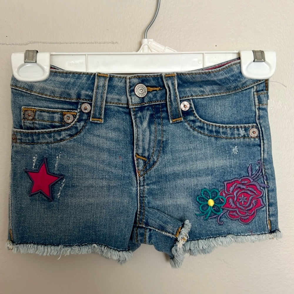 True Religion Girls Shorts 6 NWOT 
Flower embroidered